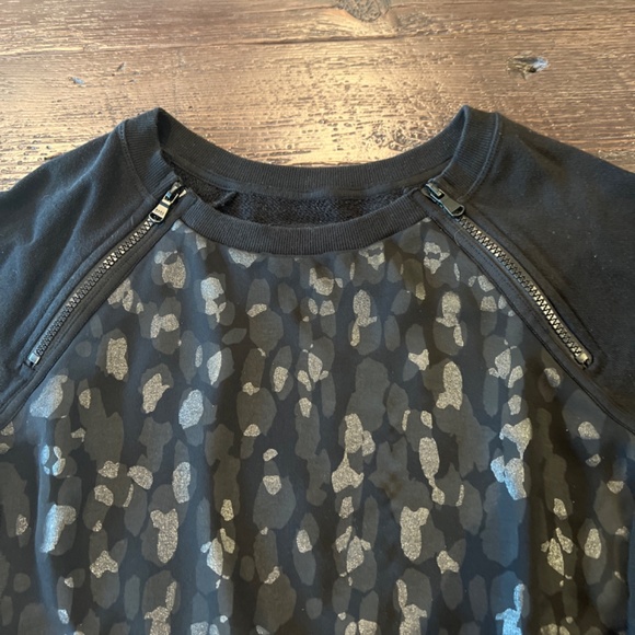 Marc New York Performance Sheer Cheetah Sweater w/zip details, S, minor pilling - Picture 6 of 8